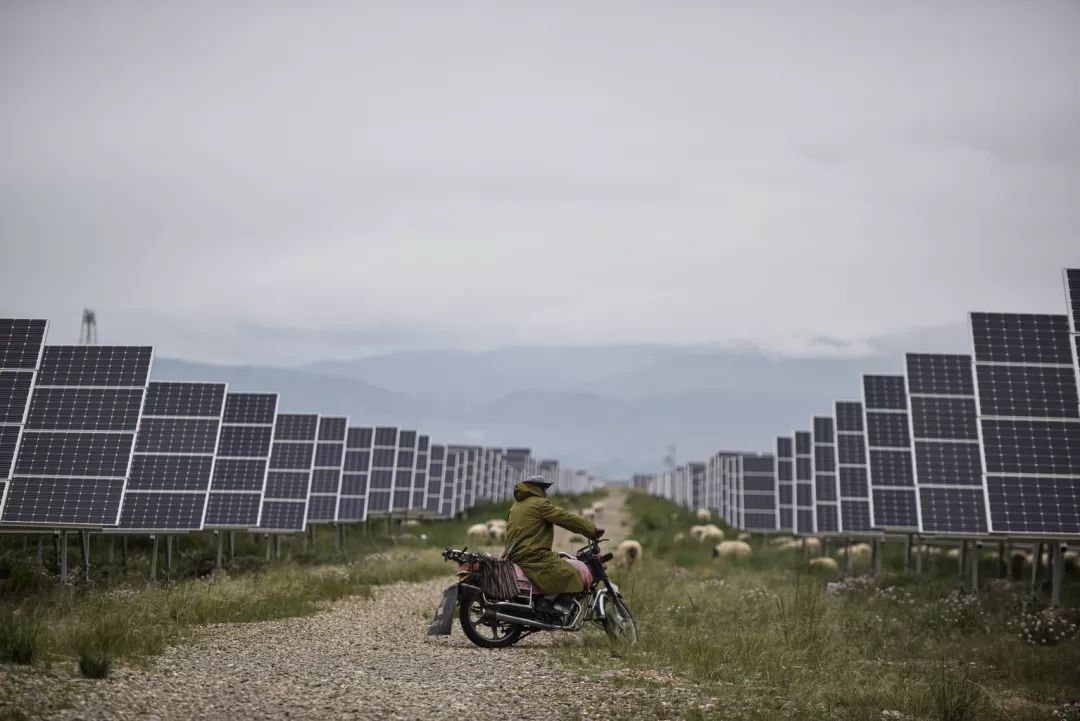 光伏技術可以將太陽輻射直接轉換為清潔的電能，成為了人們研究的熱點以及產業布局的重點